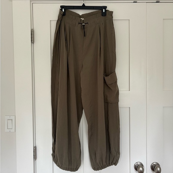 Anthropologie Bungee Parachute Pants - Picture 2 of 10